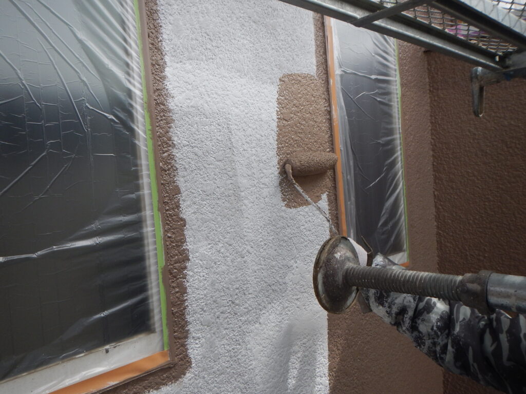 外壁　ラジカル塗料（パーフェクトトップ）中塗り