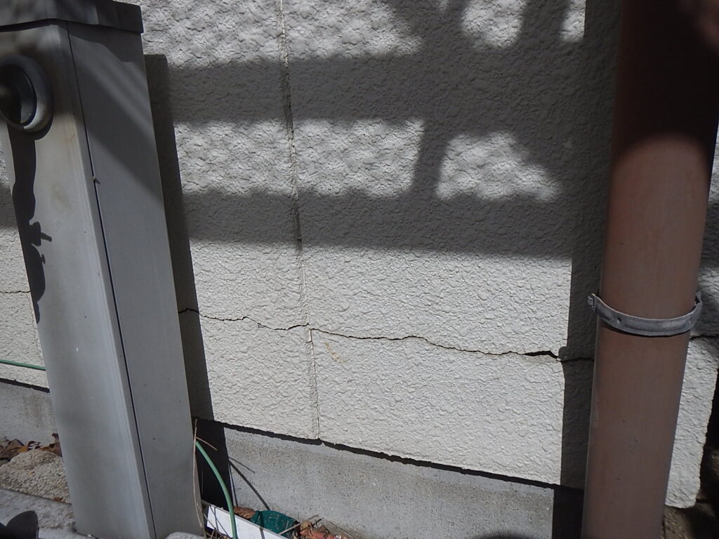 モルタル外壁のひび割れ