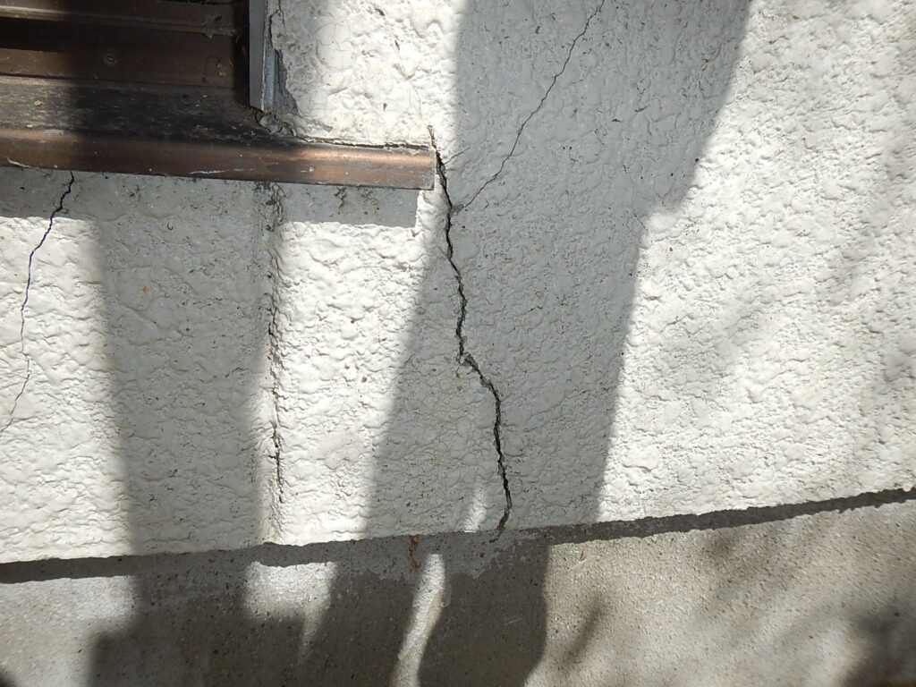 モルタル外壁のひび割れ