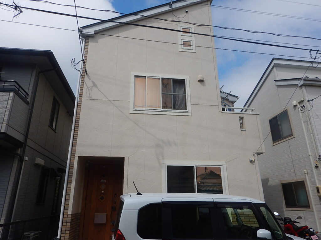 施工前<br />
総2階建ての住宅です。