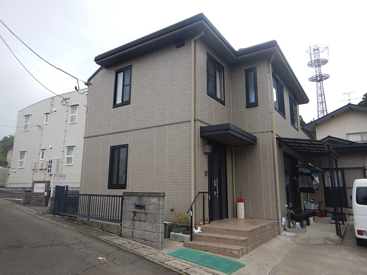 築19年の軽量鉄骨造りのセキスイハイムの屋根・外壁塗装を施工させて頂きました。