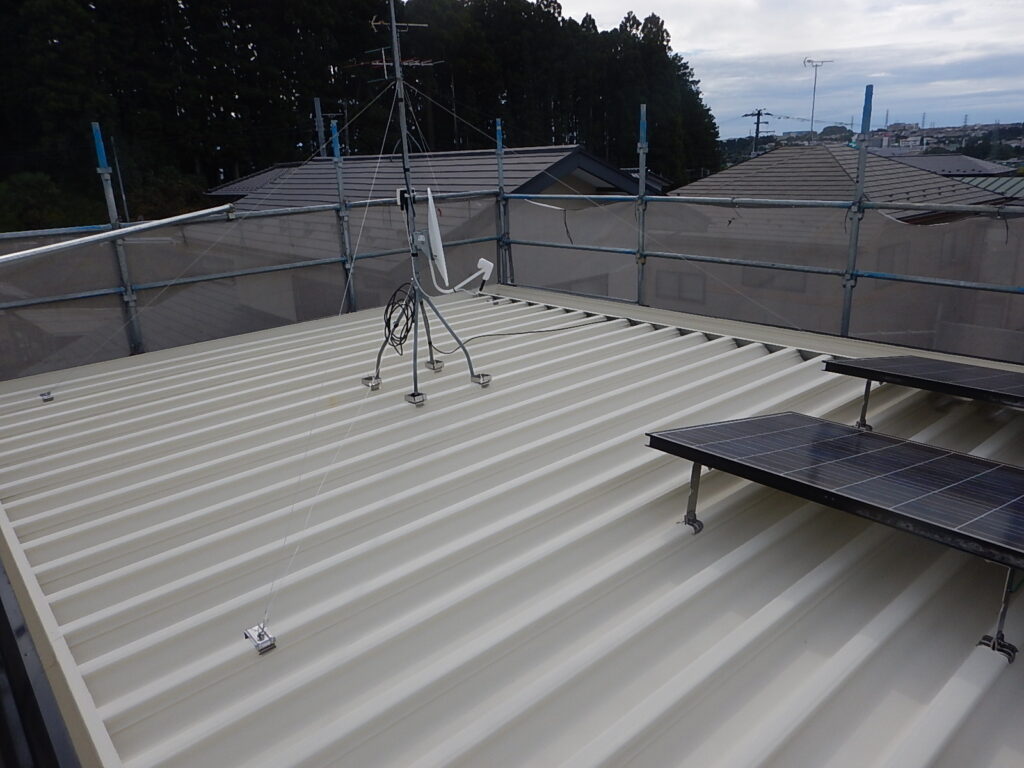 施工完了<br />
母屋　折半屋根