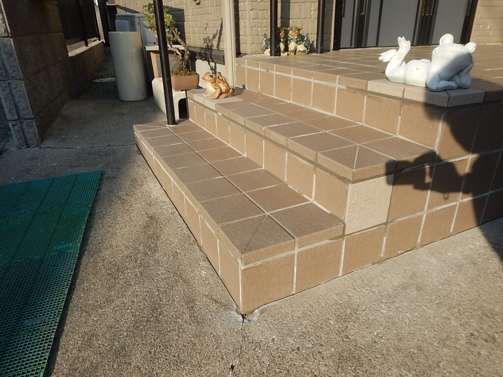 施工完了<br />
玄関前階段