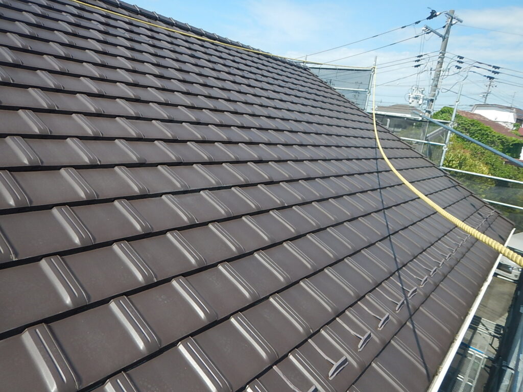 施工前<br />
洋瓦屋根　(今回は洗浄のみ)<br />
